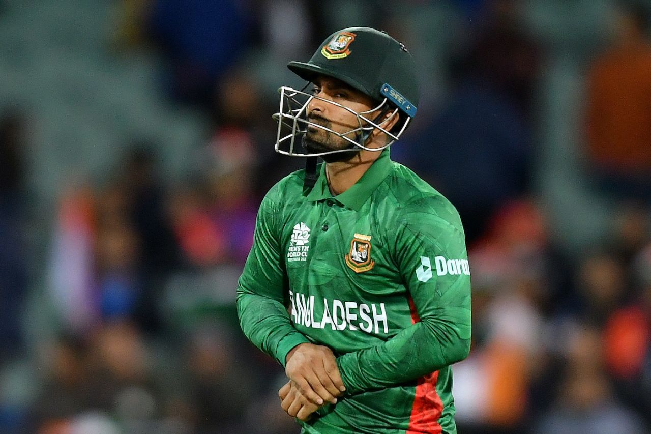 Litton Das slipped while running between the wickets, Bangladesh vs India, ICC Men's T20 World Cup 2022, Adelaide, November 2, 2022