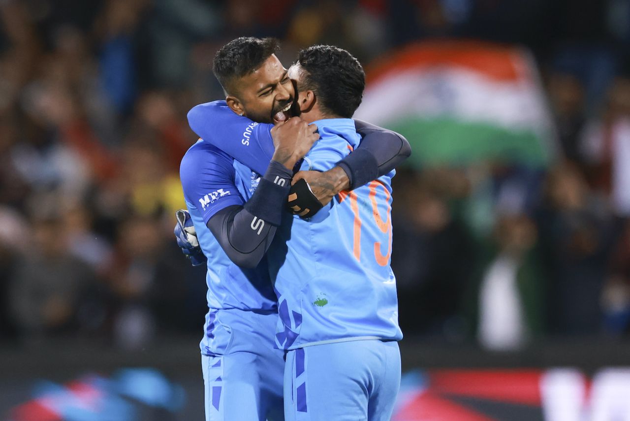 Hardik Pandya and Dinesh Kartik celebrate after Mosaddek Hossain's wicket, Bangladesh vs India, ICC Men's T20 World Cup 2022, Adelaide, November 2, 2022