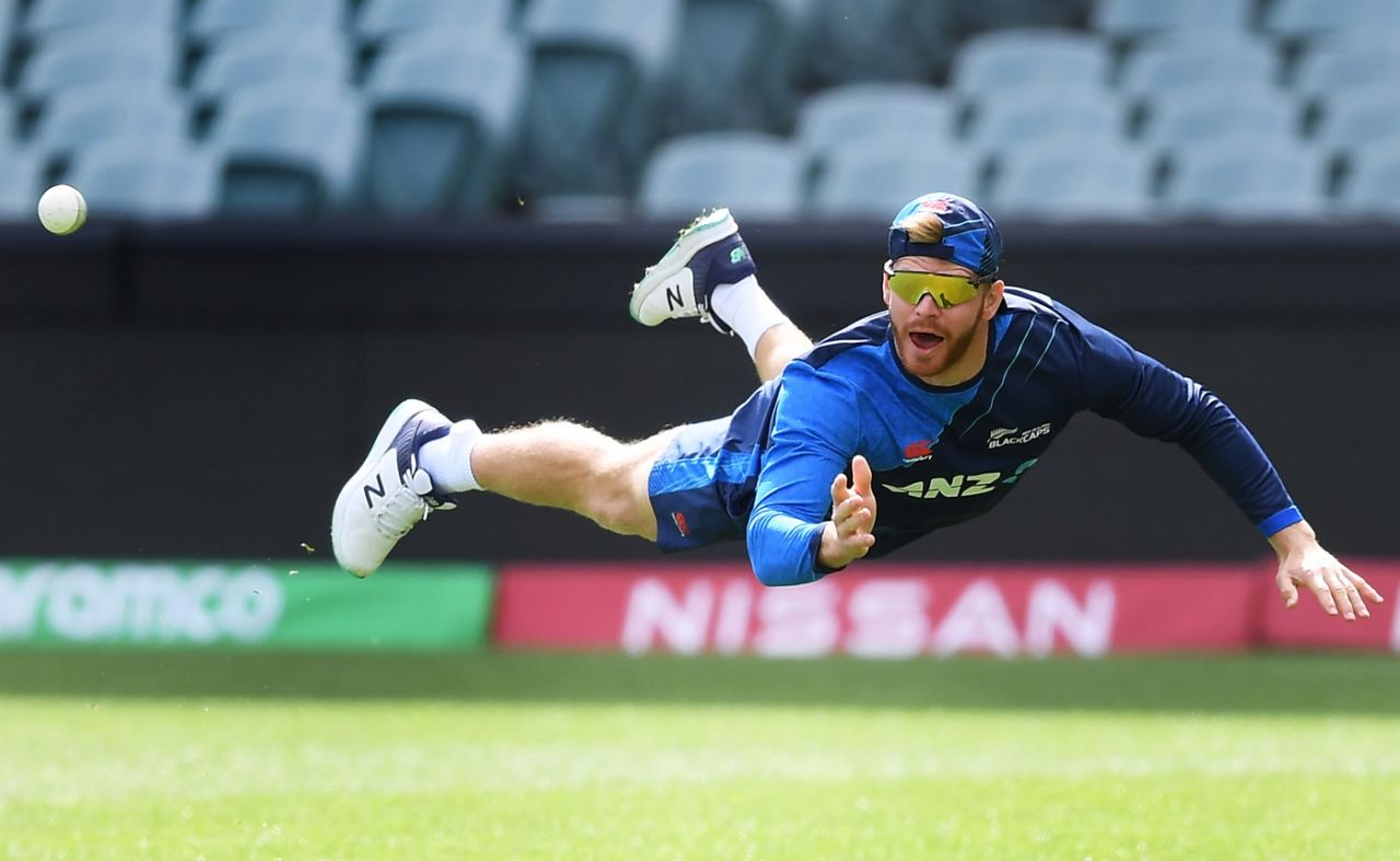 Glenn Phillips performs a fielding drill in training, T20 World Cup 2022, Adelaide, November 3, 2022