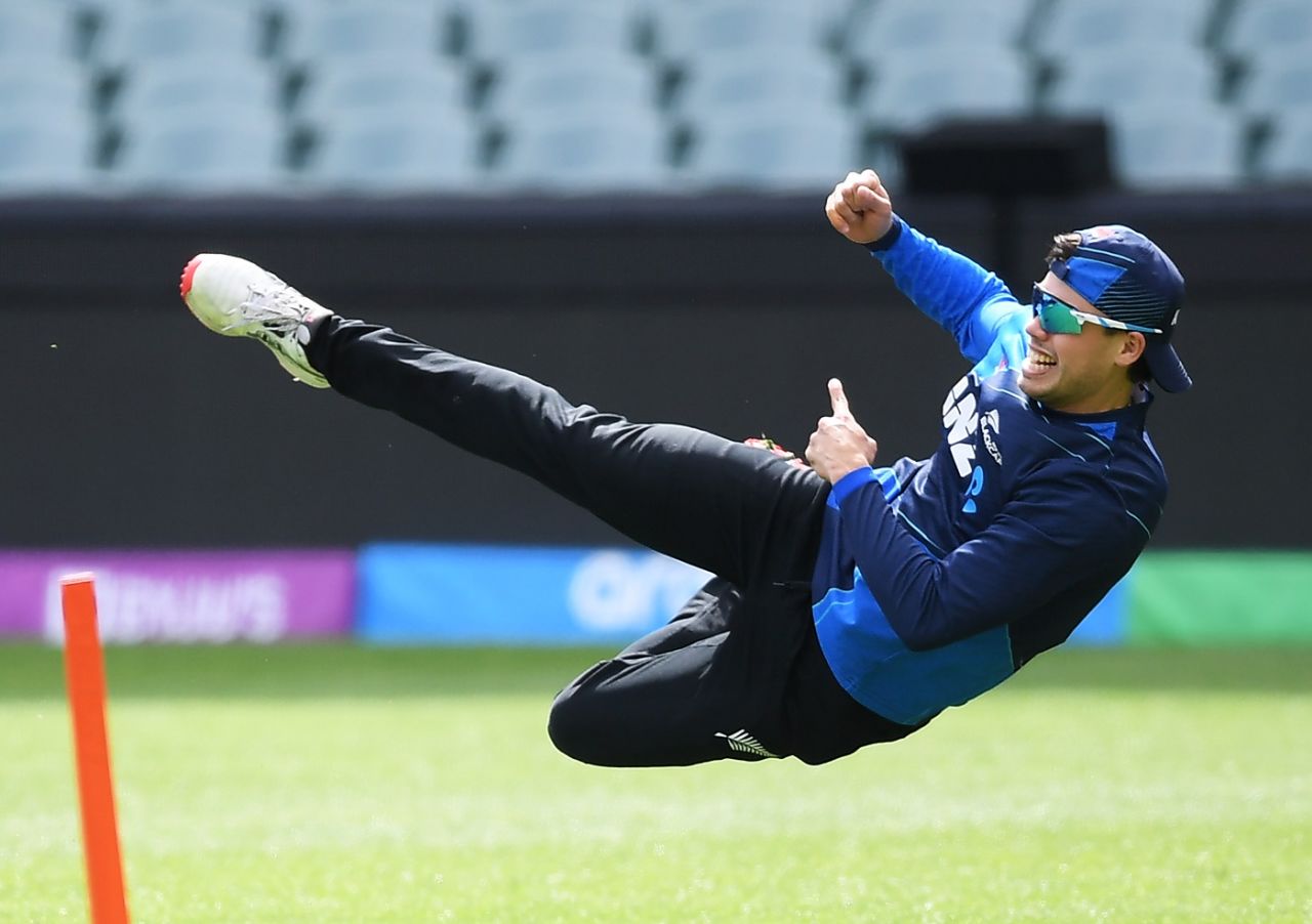 Mark Chapman throws a ball during fielding drills, Ireland vs New Zealand, T20 World Cup 2022, Adelaide, November 03, 2022