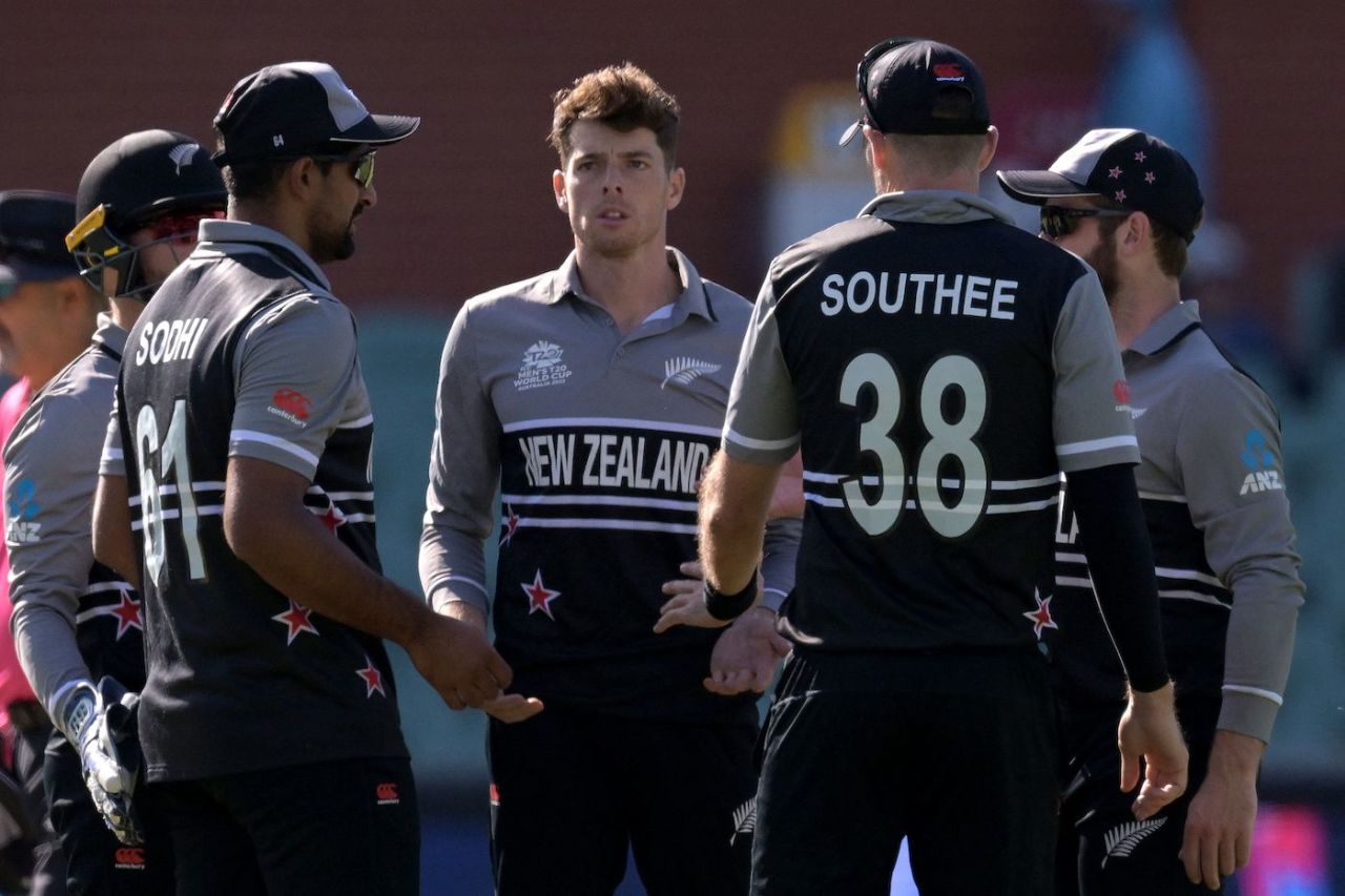 Mitchell Santner slowed down his pace and found success, Ireland vs New Zealand, ICC Men's T20 World Cup 2022, Adelaide, November 4, 2022
