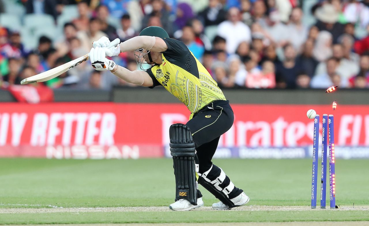 David Warner switched his stance and attempted playing the cover drive but missed the ball, Afghanistan vs Australia, ICC Men's T20 World Cup 2022, Adelaide, November 4, 2022