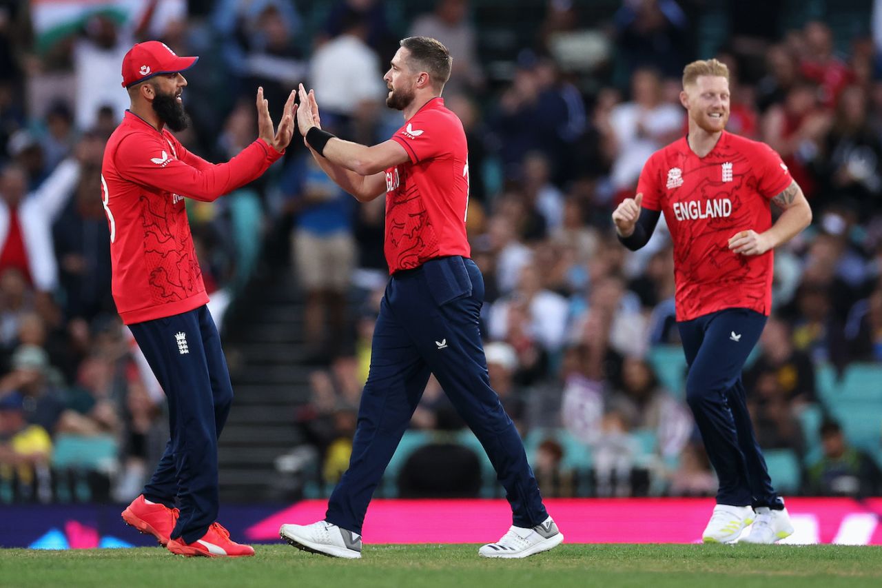 Moeen Ali congratulates Chris Woakes upon taking Kusal Mendis' wicket, England vs Sri Lanka, ICC Men's T20 World Cup 2022, Sydney, November 5, 2022
