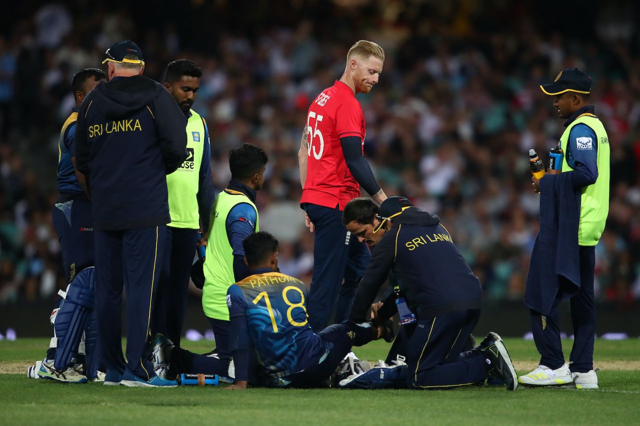 Pathum Nissanka gets medical attention after his collision, England vs Sri Lanka, ICC Men's T20 World Cup 2022, Sydney, November 5, 2022
