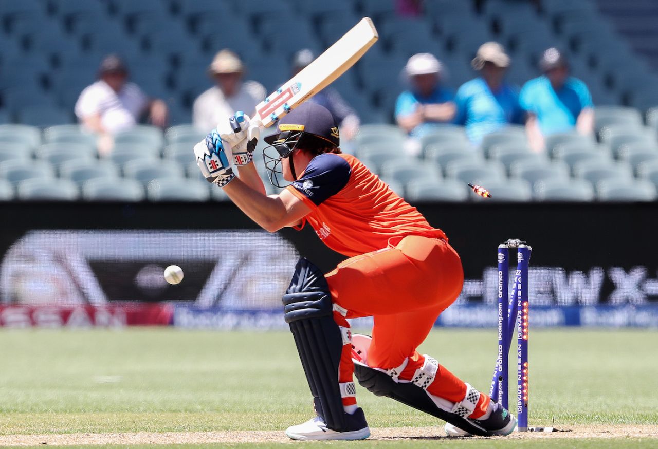 Bas de Leede was beaten for pace by Anrich Nortje, Netherlands vs South Africa, T20 World Cup, Adelaide, November 6, 2022