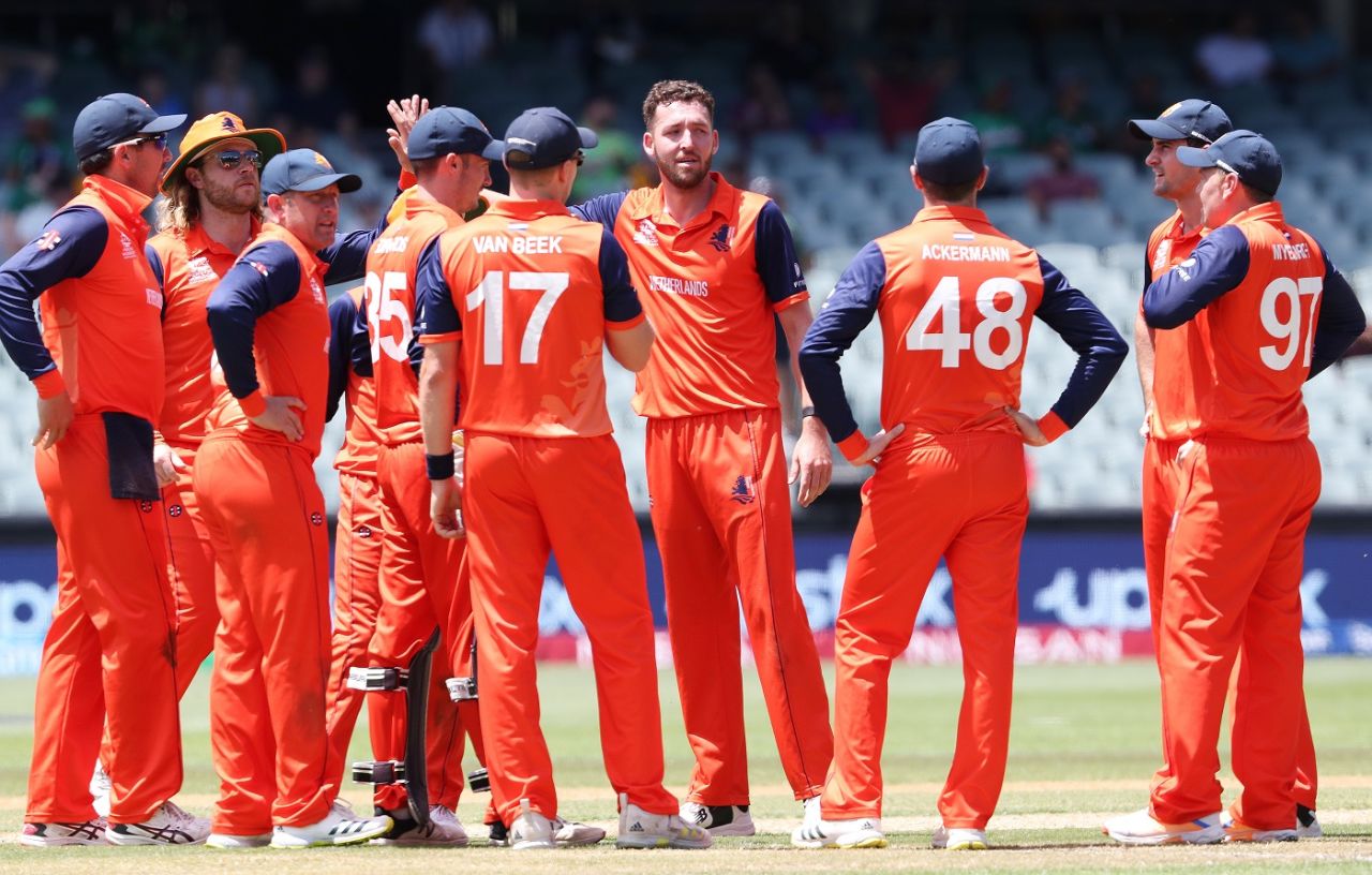 Paul van Meekeren celebrates the wicket of Temba Bavuma, Netherlands vs South Africa, T20 World Cup, Adelaide, November 6, 2022