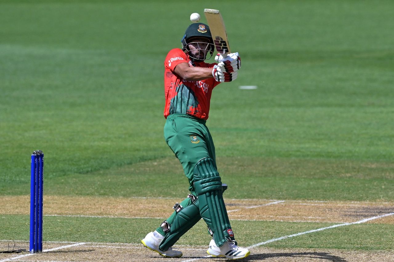 Najmul Hossain Shanto pulls one, Bangladesh vs Pakistan, Men's T20 World Cup 2022, Adelaide, November 6, 2022