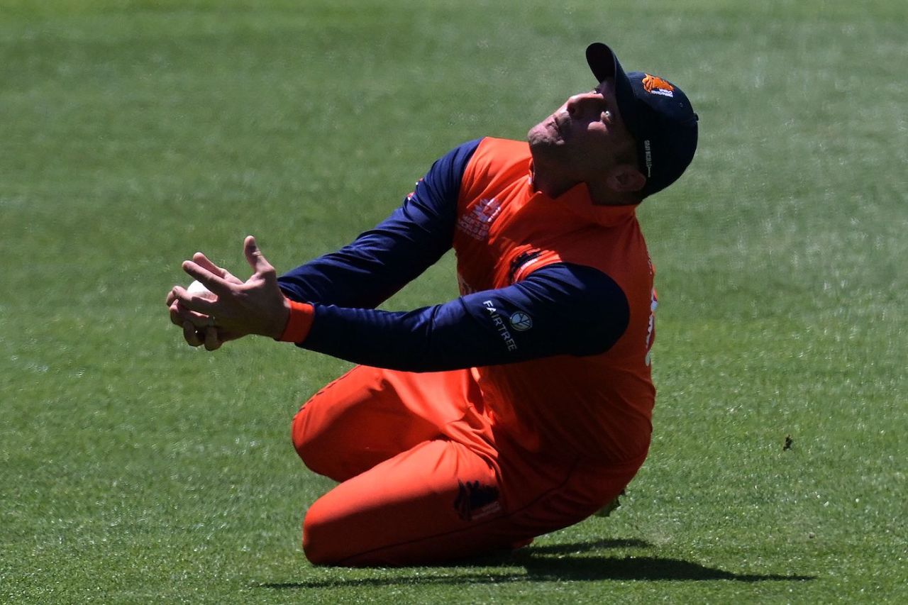 It was arguably the catch of the tournament, when Roelof van der Merwe ran backwards and got under the swirling ball, and held on, Netherlands vs South Africa, T20 World Cup, Adelaide, November 6, 2022