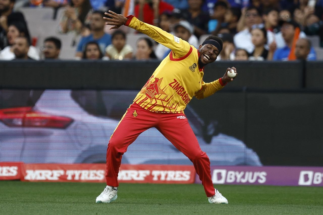 Wellington Masakadza caught Rohit Sharma in the outfield, India vs Zimbabwe, Men's T20 World Cup 2022, Melbourne, November 6, 2022