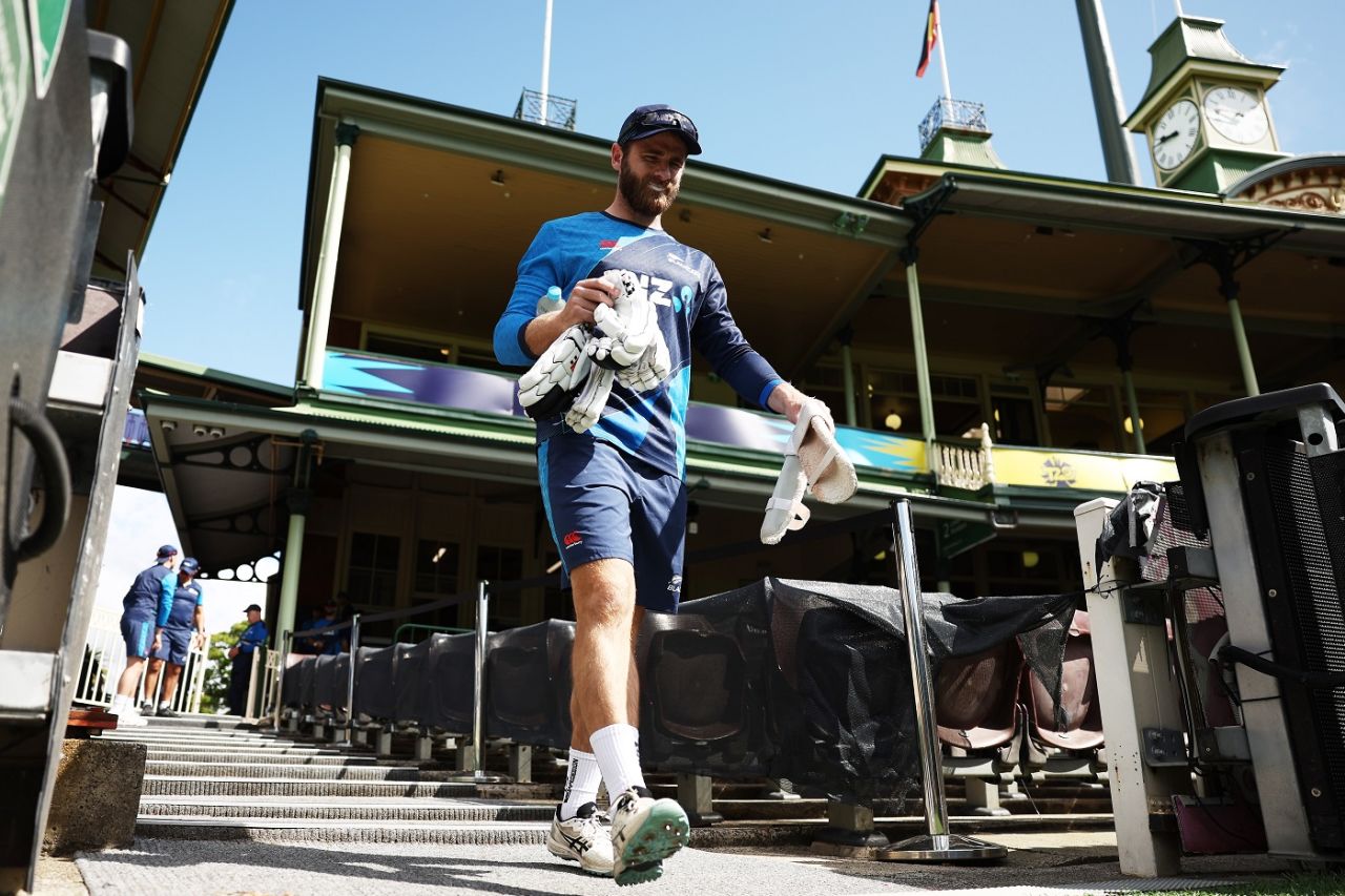 Kane Williamson walks down the SCG pathway, ICC Men's T20 World Cup 2022, Sydney, November 7, 2022
