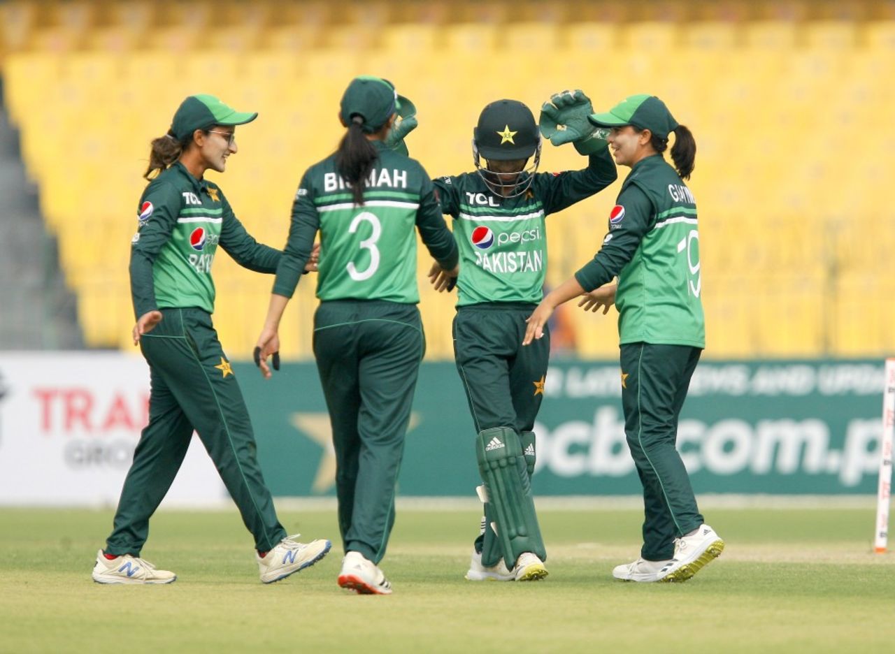 Muneeba Ali, Sidra Nawaz, Bismah Maroof and Ghulam Fatima celebrate a wicket, Pakistan vs Ireland, 3rd women's ODI, Lahore, November 9, 2022