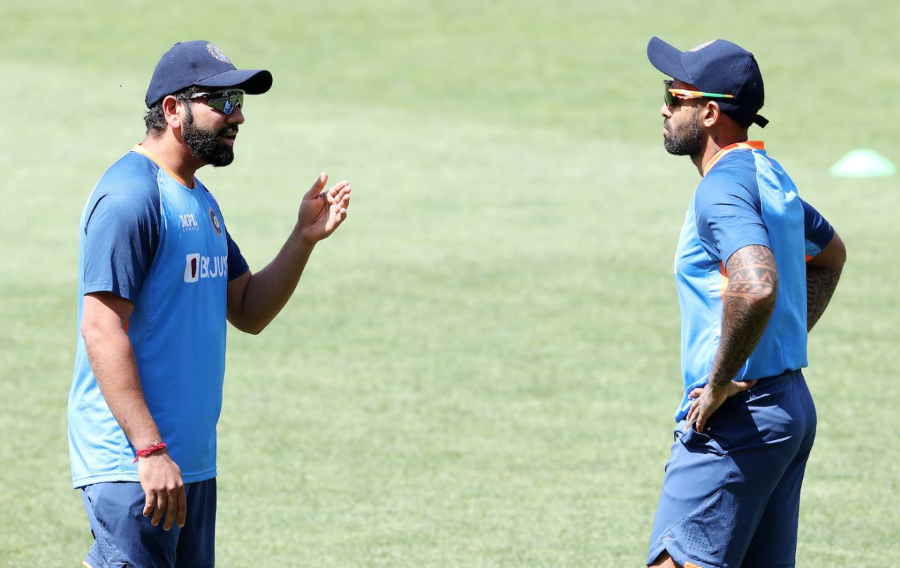 Rohit Sharma talks to Suryakumar Yadav ahead of the semi-final against England, Men's T20 World Cup, Adelaide, November 09, 2022
