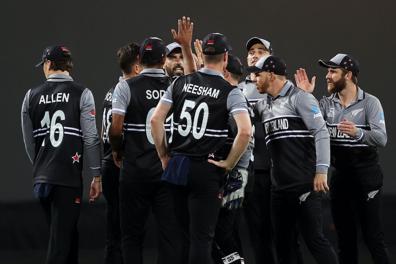 New Zealand's players celebrate after Babar Azam's dismissal, New Zealand vs Pakistan, T20 World Cup 2022, 1st Semi-Final Sydney, November 9, 2022
