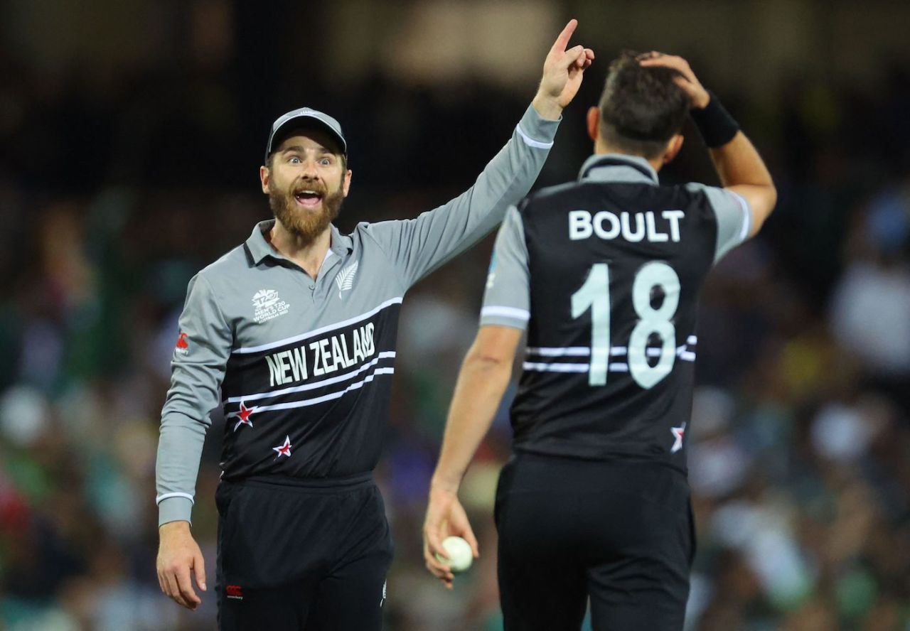 That's an uncharacteristically animated Kane Williamson as the match starts to get away from New Zealand, New Zealand vs Pakistan, T20 World Cup, 1st semi-final, Sydney, November 9, 2022