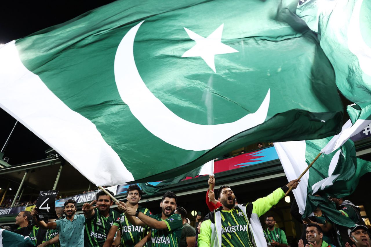 Pakistan fans had a lot to cheer about as their team dominated from start to finish, New Zealand vs Pakistan, T20 World Cup, 1st semi-final, Sydney, November 9, 2022