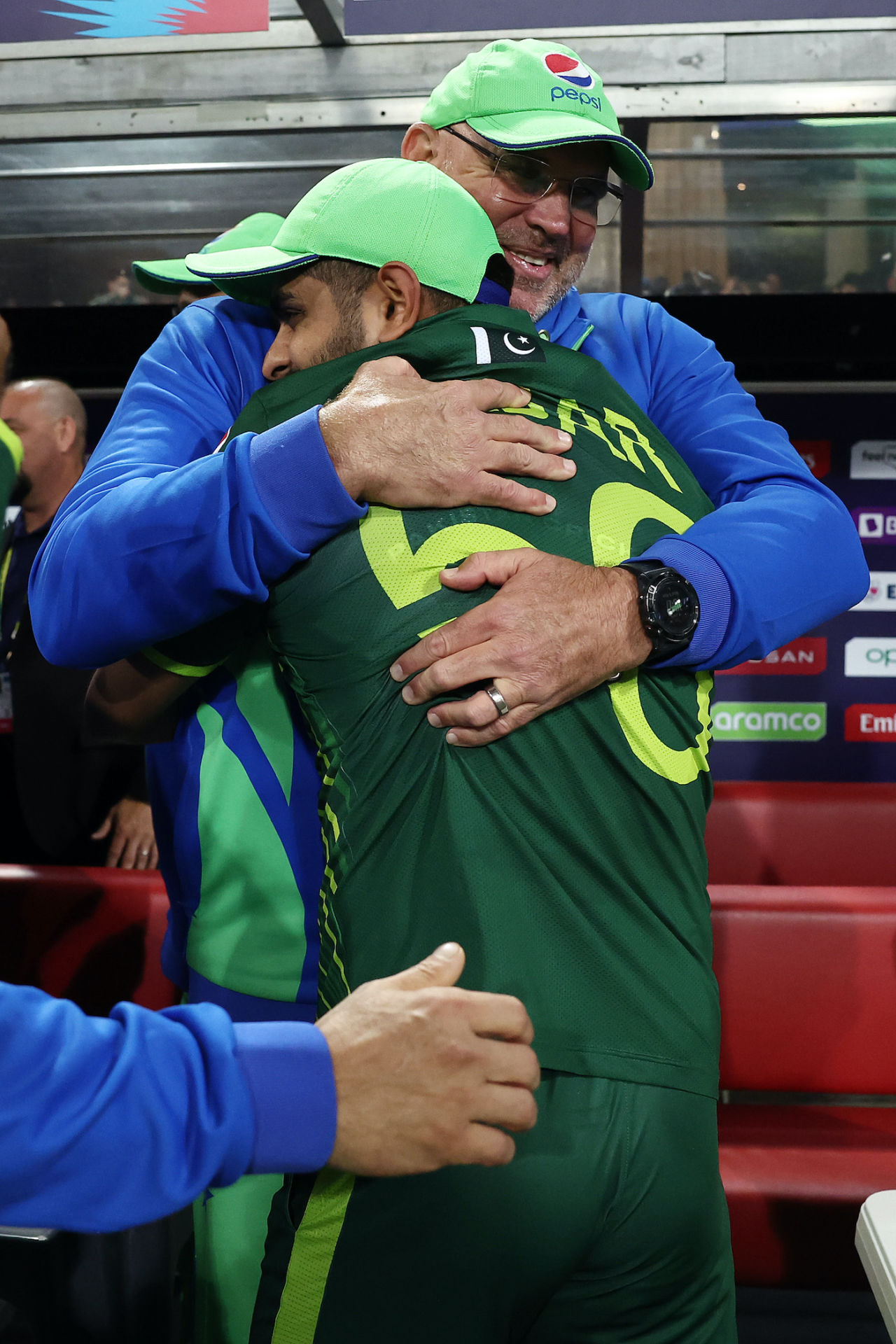 Matthew Hayden and Babar Azam embrace after Pakistan's win, New Zealand vs Pakistan, T20 World Cup 2022, 1st Semi-Final Sydney, November 9, 2022
