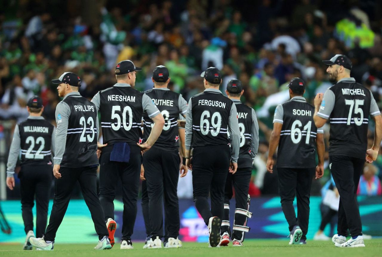 Matthew Hayden And Babar Azam Embrace After Pakistans Win 9769