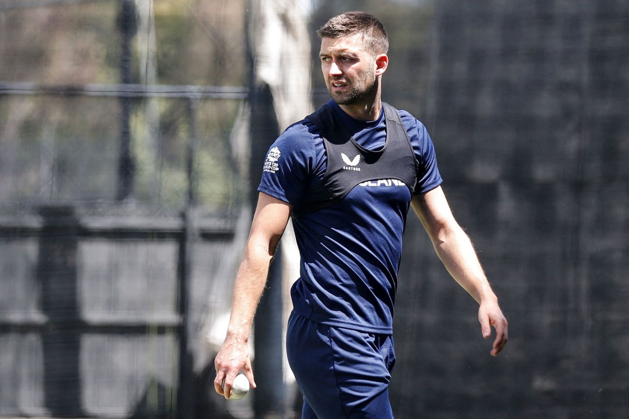 Mark Wood looks pensive at England training, Men's T20 World Cup, Adelaide, November 09, 2022
