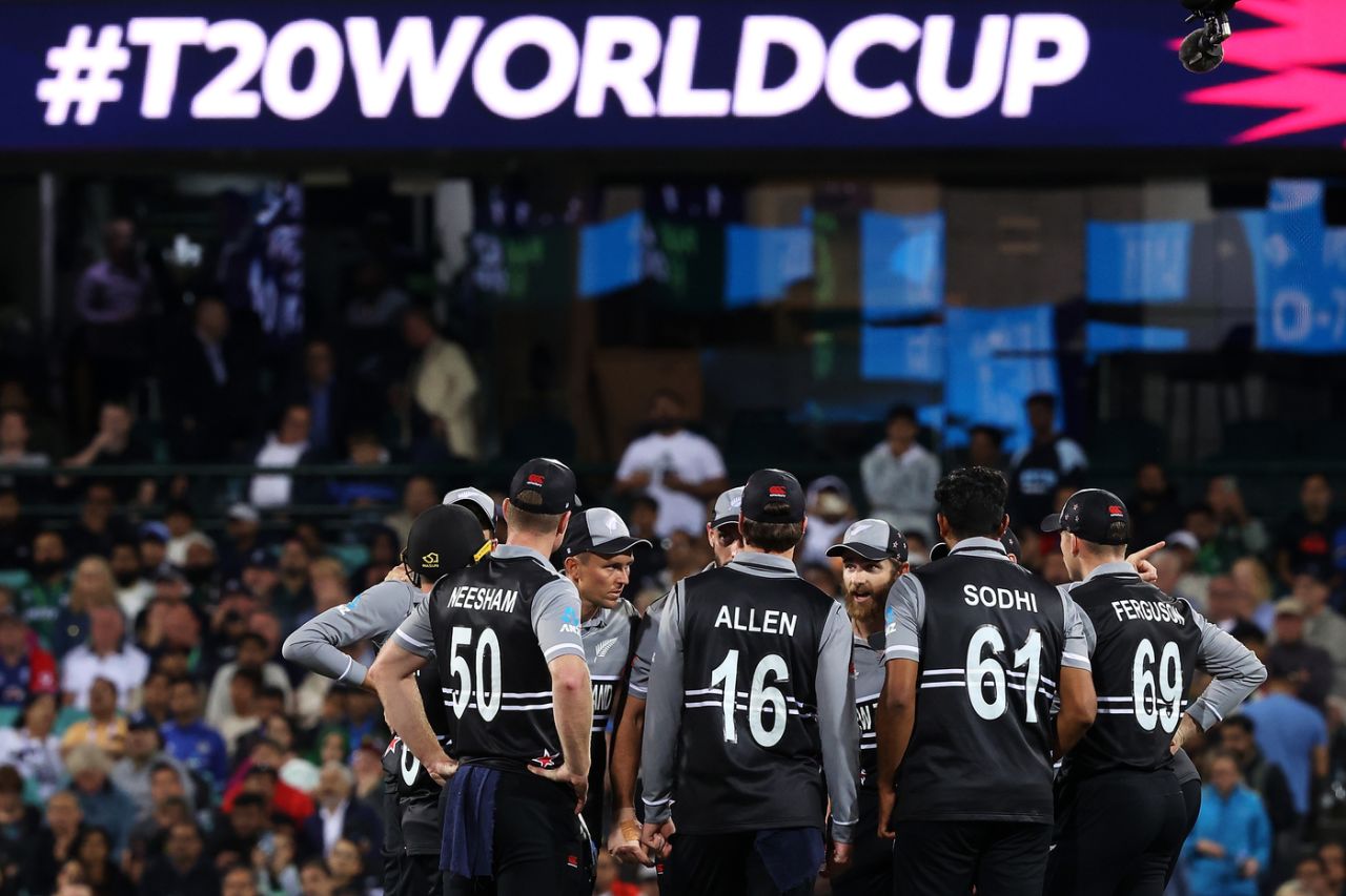 Kane Williamson tries to rally his forces, New Zealand vs Pakistan, Men's T20 World Cup 2022, 1st semi-final, Sydney, November 9, 2022