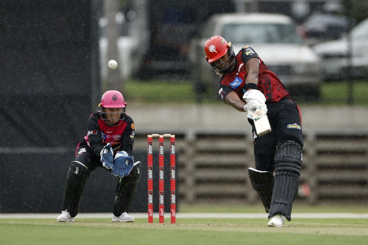 Hayley Matthews lofts over cover as the rain falls, Melbourne Renegades vs Sydney Sixers, WBBL, Melbourne, November 10, 2022