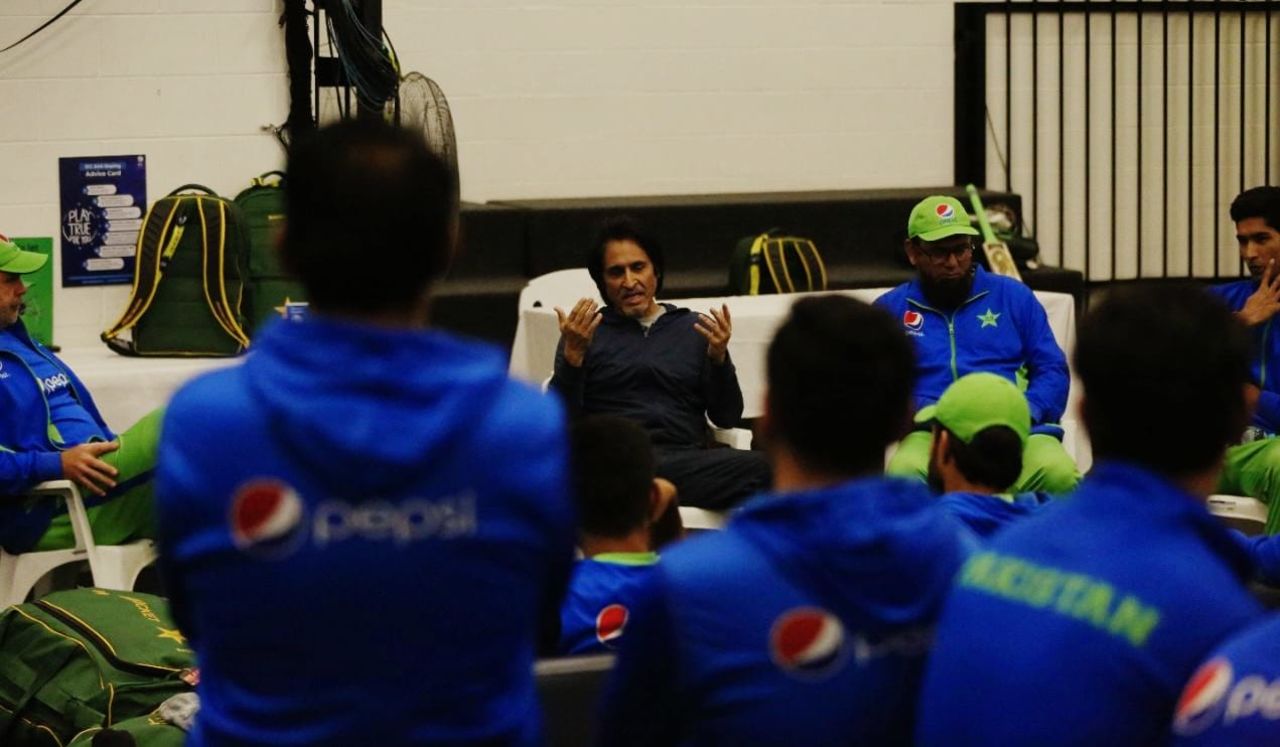 Ramiz Raja, the PCB chair and a member of the 1992 ODI World Cup-winning team, has a pep talk for the Pakistan team ahead of the final, England vs Pakistan, T20 World Cup, final, Melbourne, November 11, 2022