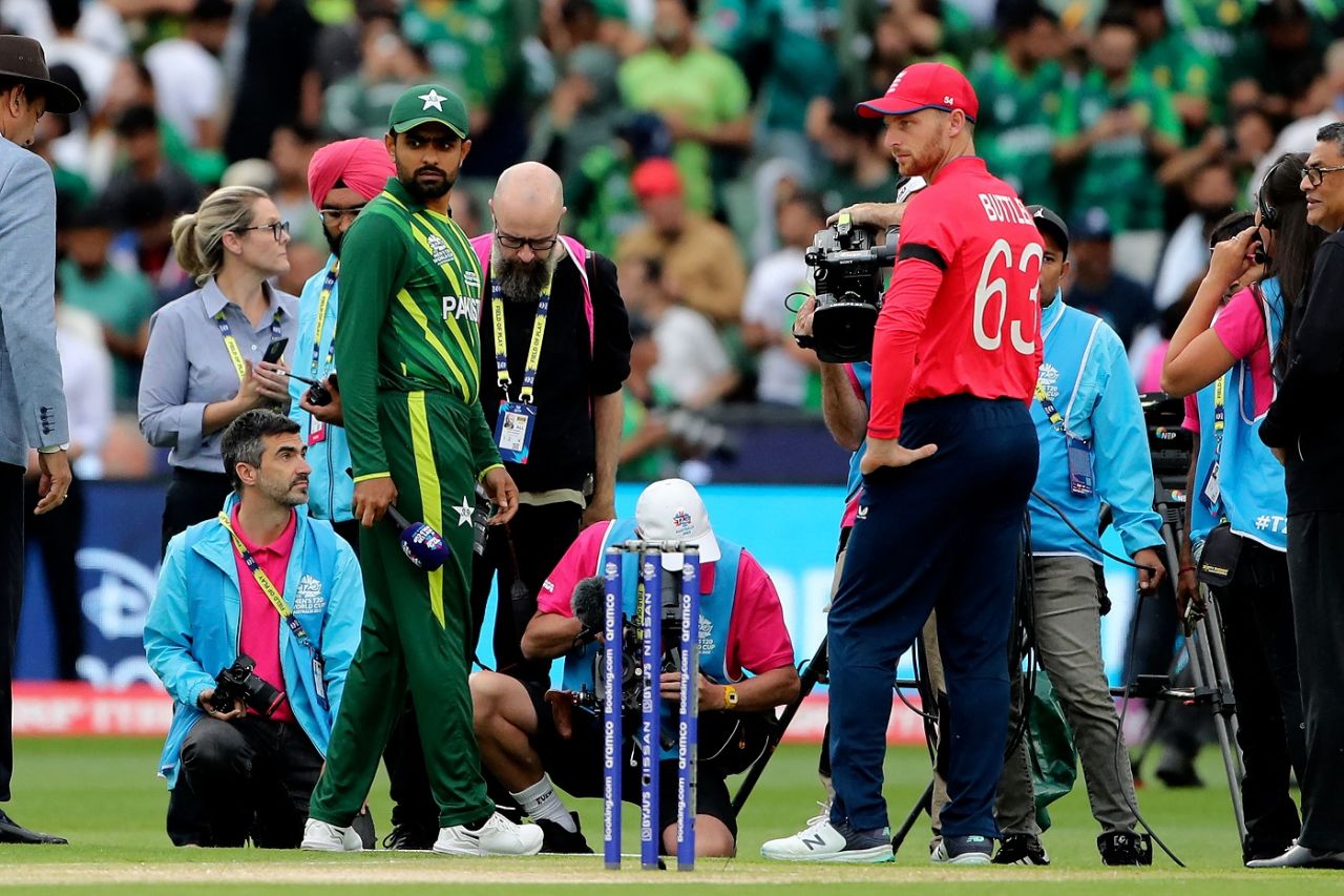 Babar Azam and Jos Buttler wait for the toss, England vs Pakistan, Men's T20 World Cup 2022, Final, Melbourne, November 13, 2022