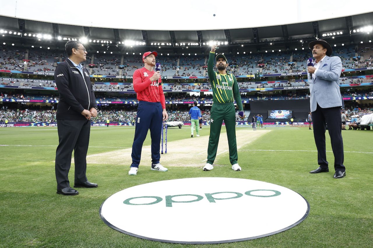 Babar Azam flips the coin - Jos Buttler called right and opted to bowl first, England vs Pakistan, T20 World Cup, final, November 13, 2022