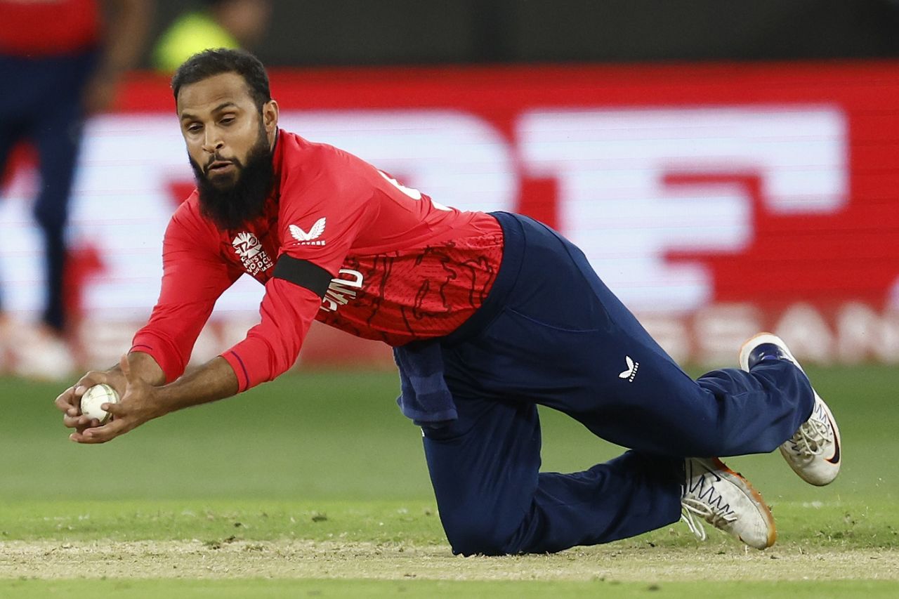 Adil Rashid grabs a catch off his own bowling to end Babar Azam's innings, England vs Pakistan, Men's T20 World Cup 2022, Final, Melbourne, November 13, 2022