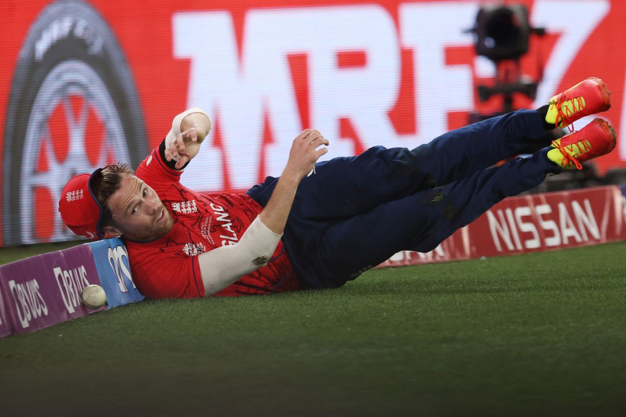 Phil Salt puts his body on the line in vain, England vs Pakistan, Men's T20 World Cup 2022, final, Melbourne, November 13, 2022
