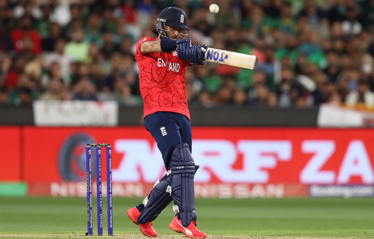 Moeen Ali swivels and pulls one through backward square leg, England vs Pakistan, T20 World Cup, final, November 13, 2022