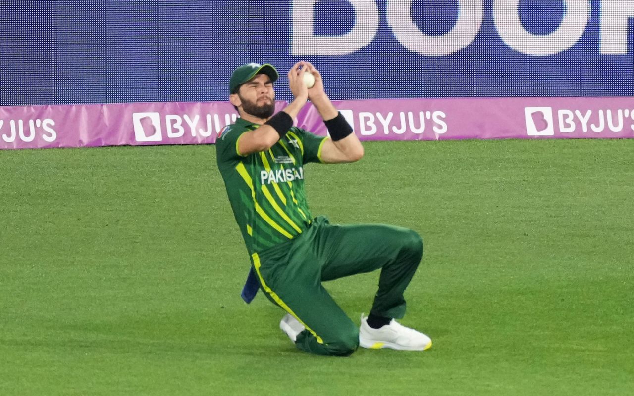 The right knee appeared to buckle as Shaheen Afridi completed the catch to dismiss Harry Brook, England vs Pakistan, T20 World Cup, final, Melbourne, November 13, 2022