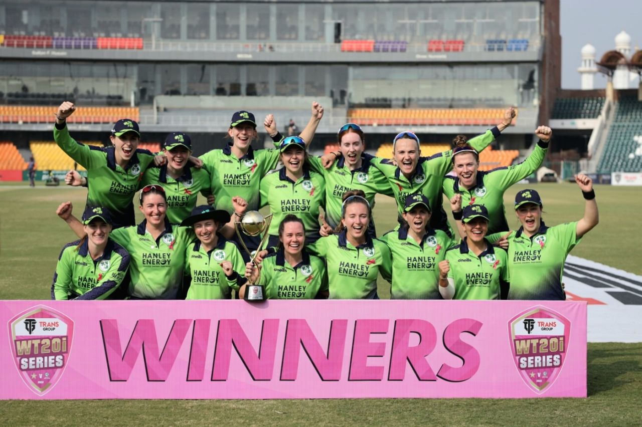 Ireland pose after beating Pakistan 2-1 in the T20I series, Pakistan vs Ireland, 3rd women's T20I, Lahore, November 16, 2022