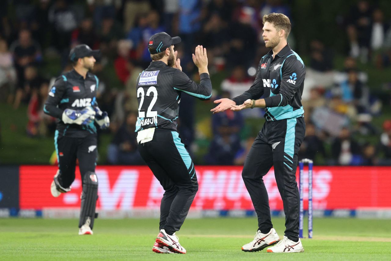 Lockie Ferguson celebrates after dismissing Shreyas Iyer, New Zealand vs India, 2nd T20I, Mount Maunganui, November 20, 2022
