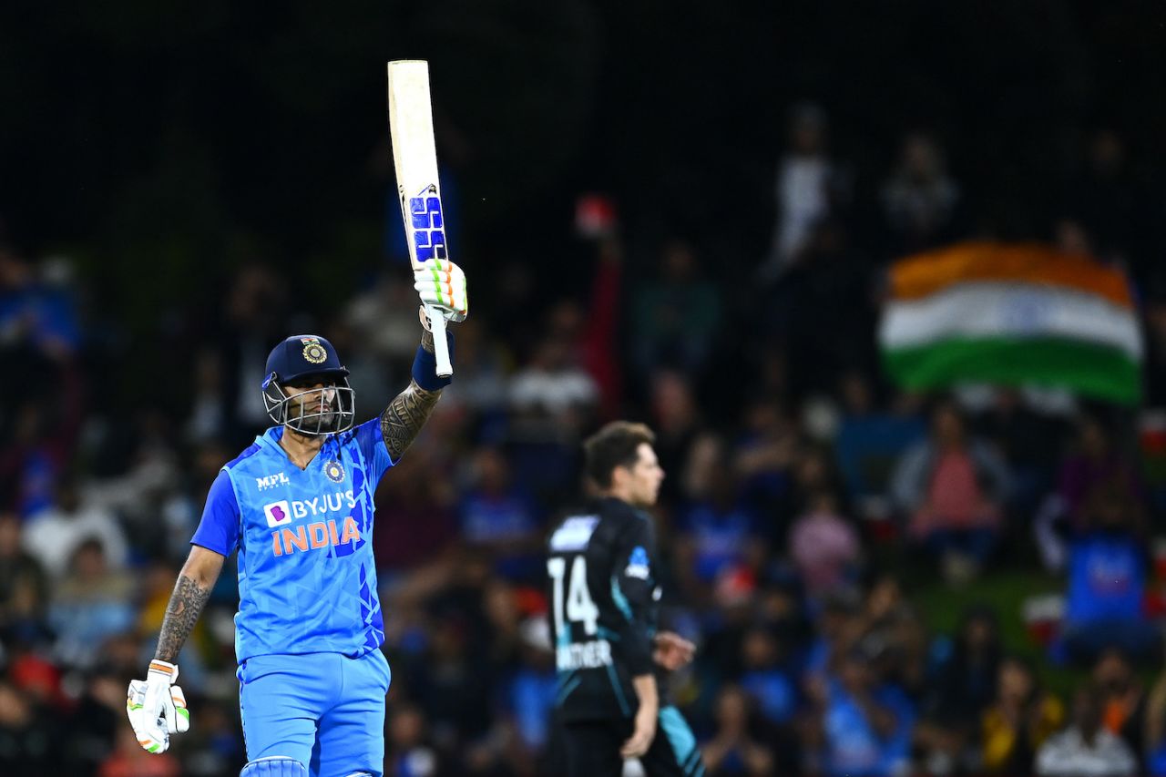 Suryakumar Yadav celebrates upon reaching fifty, New Zealand vs India, 2nd T20I, Mount Maunganui, November 20, 2022