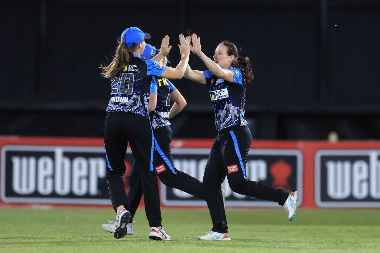 Megan Schutt took the best figures in WBBL history of 6 for 19, Sydney Thunder vs Adelaide Strikers, WBBL, North Sydney, November 20, 2022