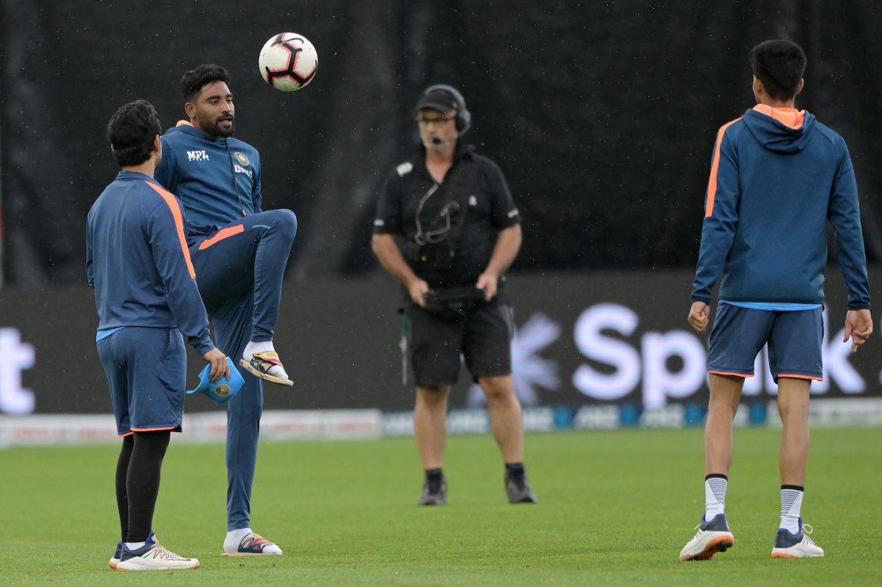 Ishan Kishan, Mohammed Siraj and Shubman Gill warm up after a toss delay, New Zealand vs India, 3rd T20I, Napier, November 22, 2022