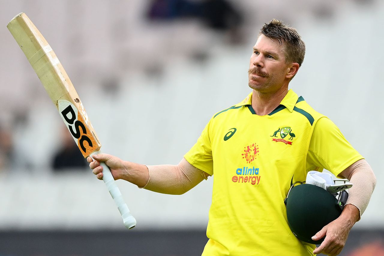 David Warner walks off after his century, Australia vs England, 3rd ODI, Melbourne, November 22, 2022