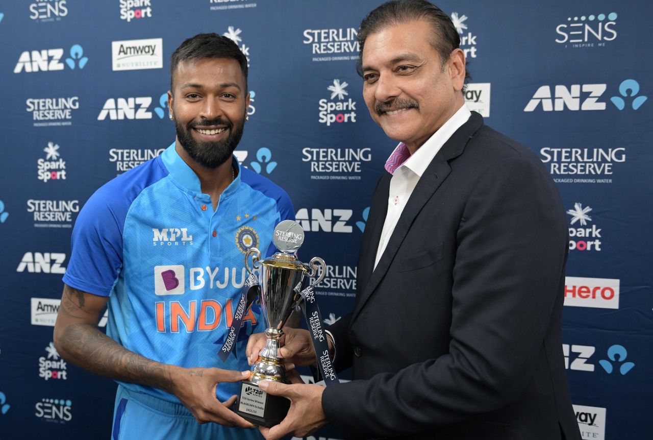 Ravi Shastri hands over the winner's trophy to Hardik Pandya, New Zealand vs India, 3rd T20I, Napier, November 22, 2022