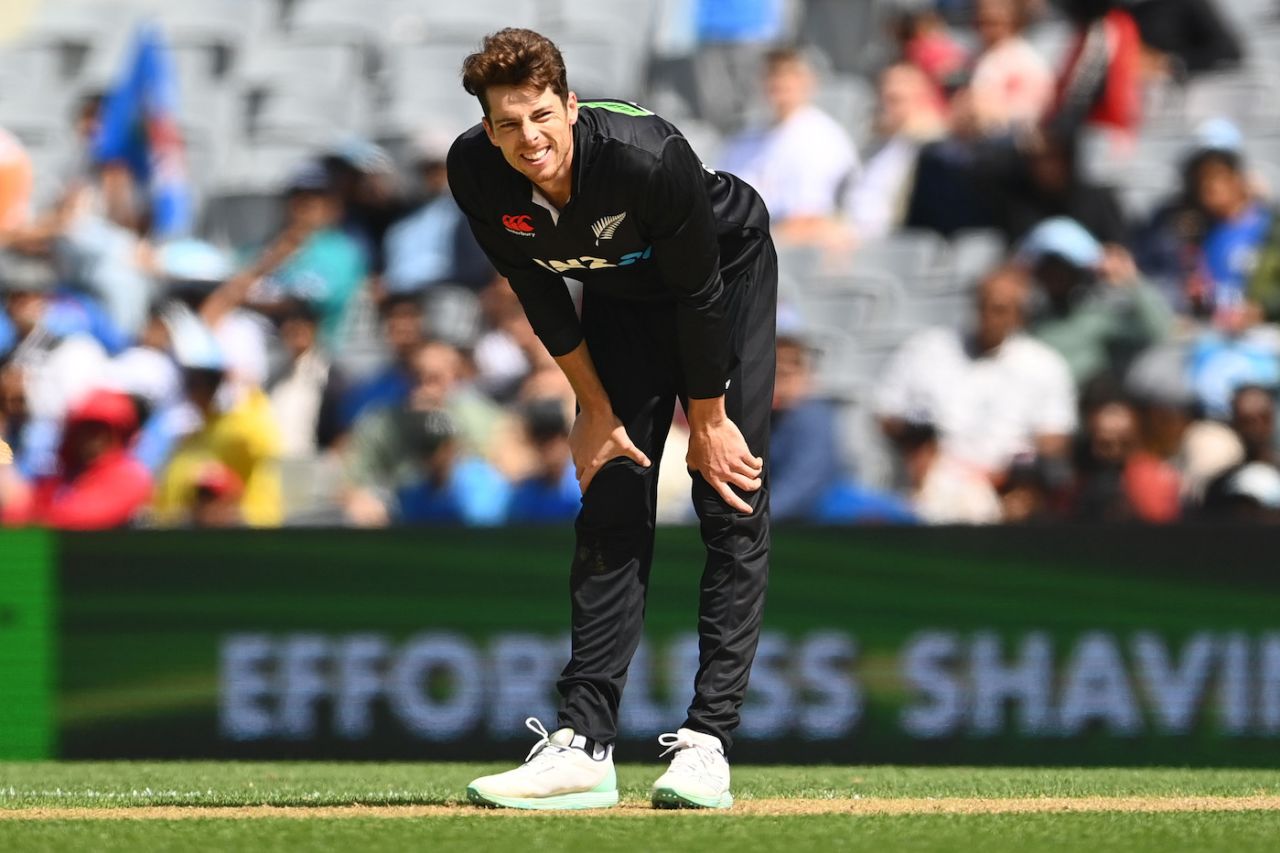 Mitchell Santner bowled smartly, but without luck, New Zealand vs India, 1st men's ODI, Auckland, November 25, 2022