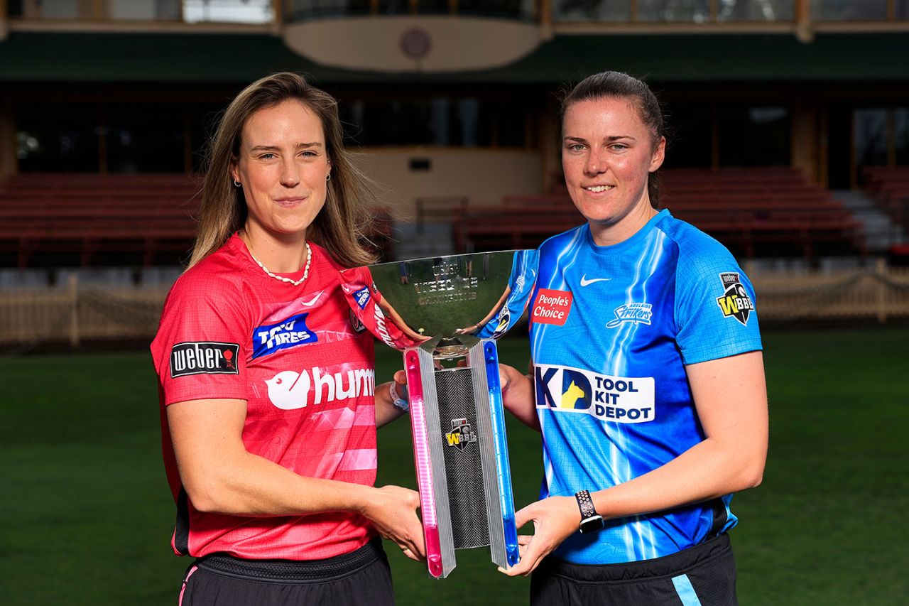 Will it be Ellyse Perry or Tahlia McGrath holding up the trophy? North Sydney Oval, November 25, 2022