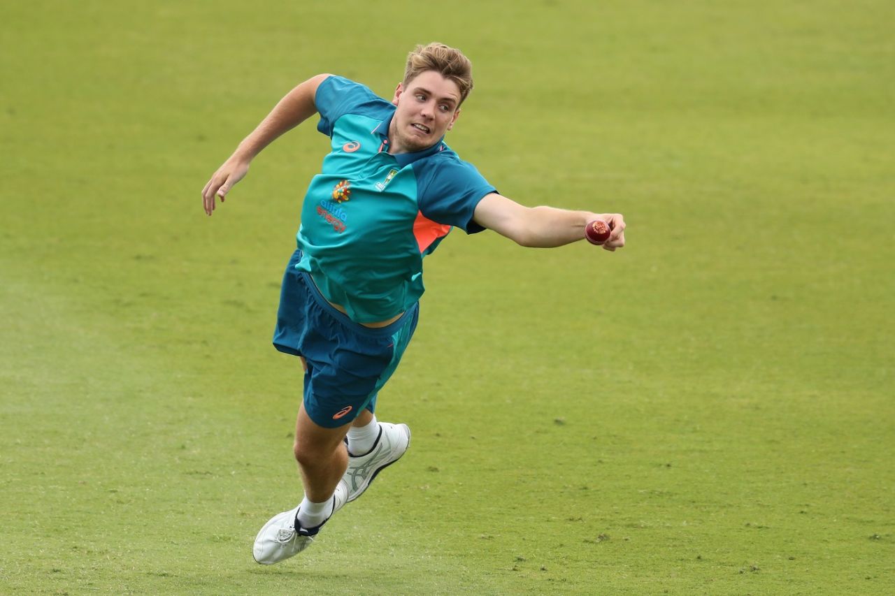 Cameron Green hard at work at a fielding drill, Perth, November 26, 2022