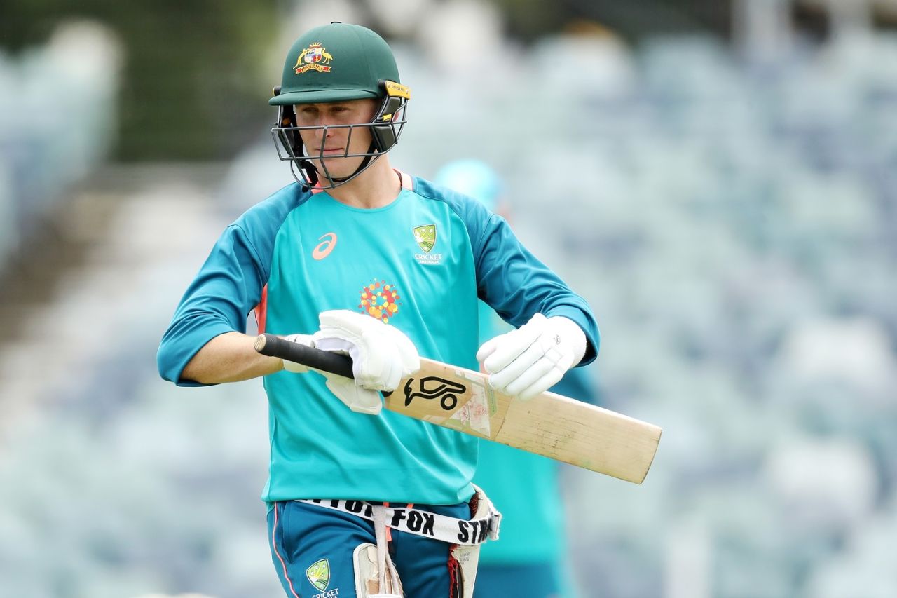 Marnus Labuschagne gets ready for some batting sessions, Perth, November 26, 2022