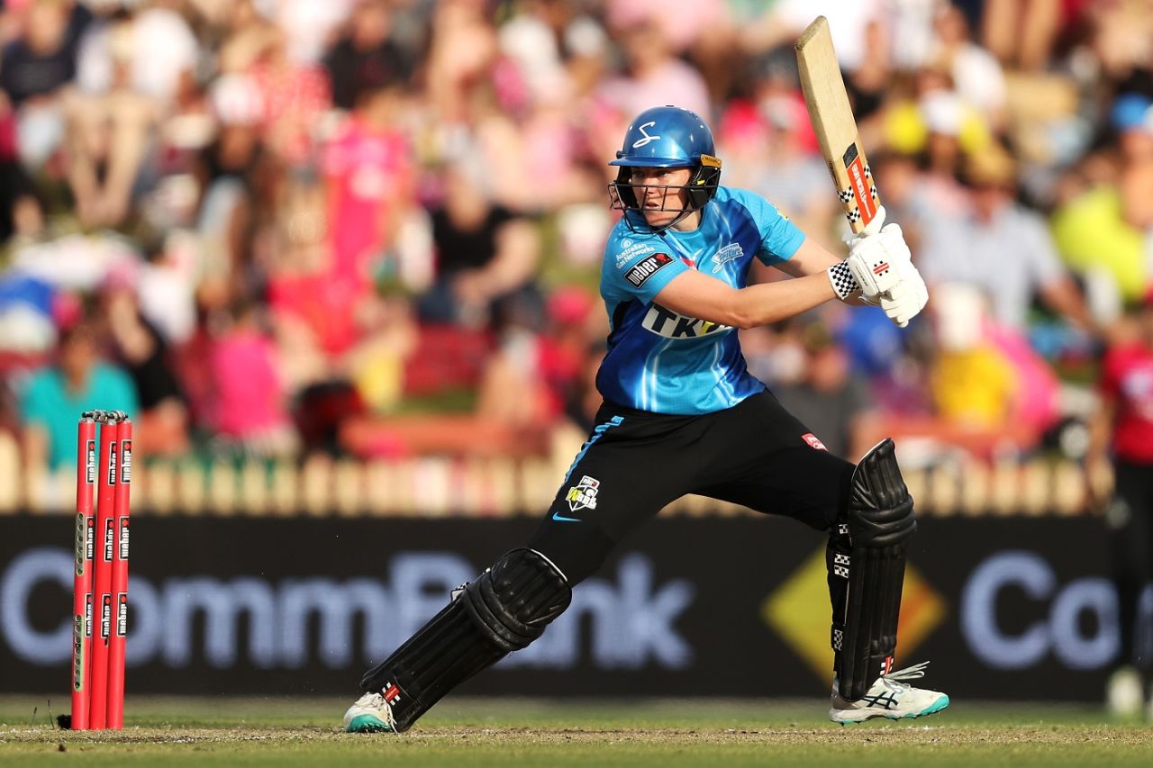 Tahlia McGrath cuts one away, Adelaide Strikers vs Sydney Sixers, WBBL final, Sydney, November 26, 2022