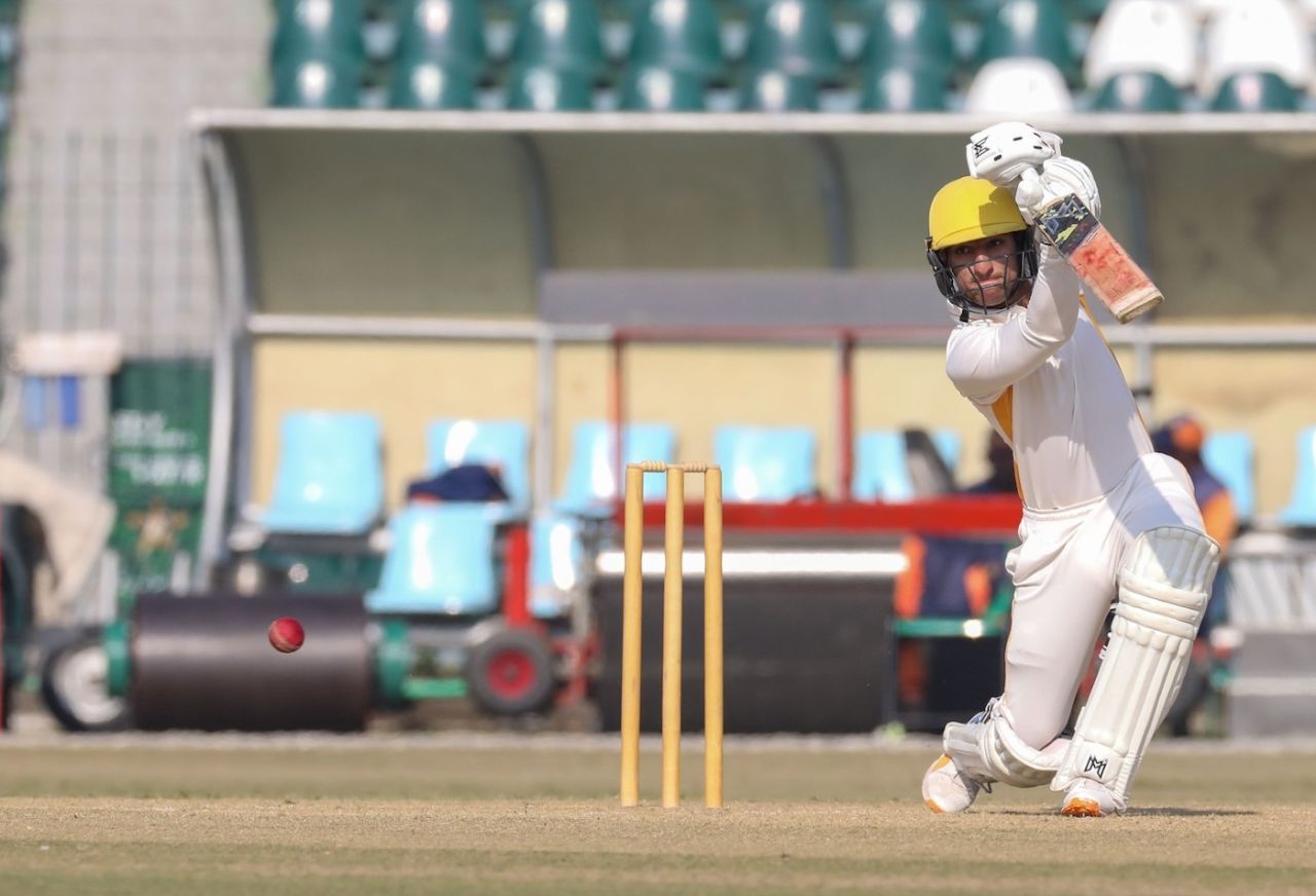 Omair Yousuf scored some handy runs from No. 4, Sindh vs Northern, Quaid-e-Azam Trophy, final, 1st day, Lahore, November 26, 2022