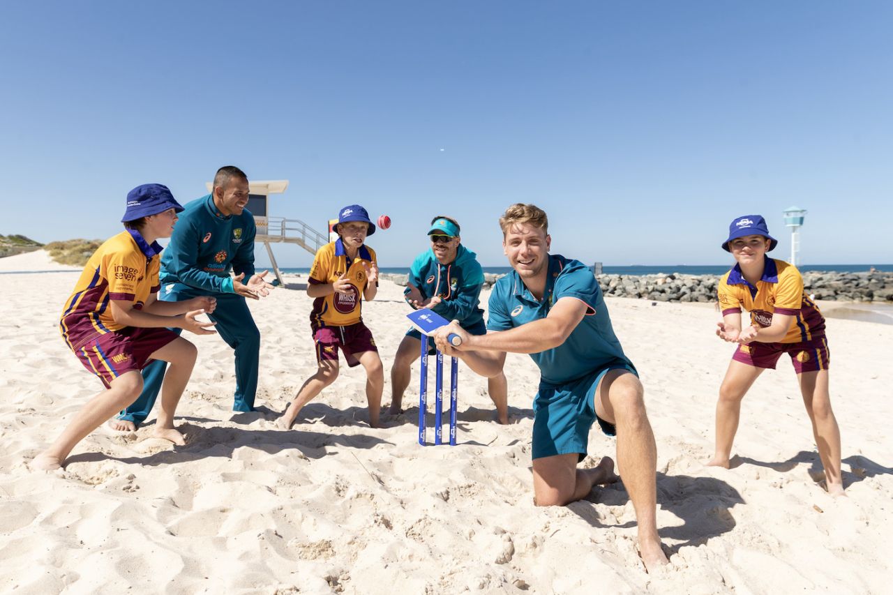 Cameron Green, along with Usman Khawaja and David Warner, have a hitout with a group of kids at City Beach, Perth, November 28, 2022