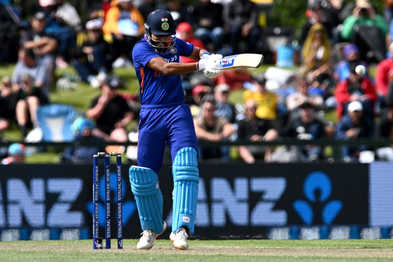 Shreyas Iyer gets on his toes to pull, New Zealand vs India, 3rd men's ODI, Christchurch, November 30, 2022