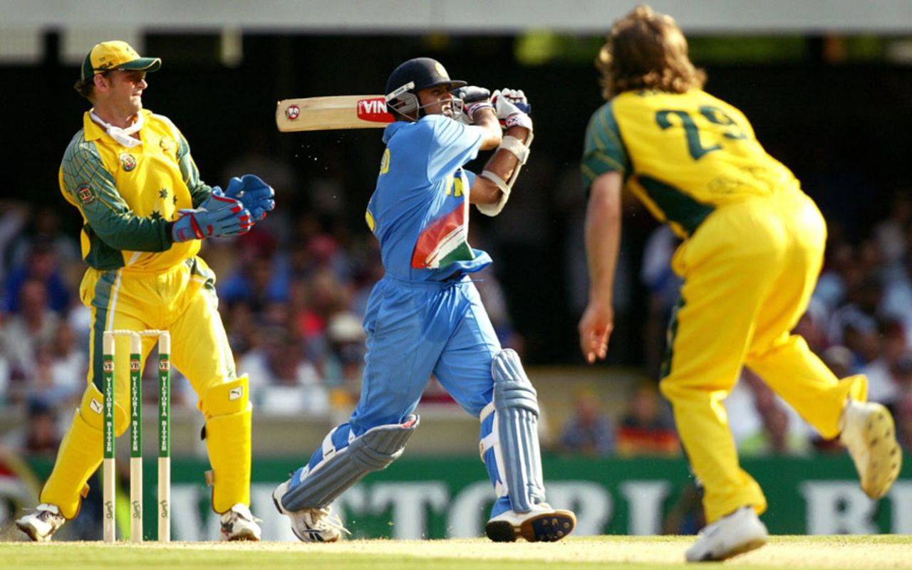 Rahul Dravid cuts loose, on his way to 74 off 64 balls, Australia v India, VB Series, Brisbane, 5th ODI, January 18, 2004