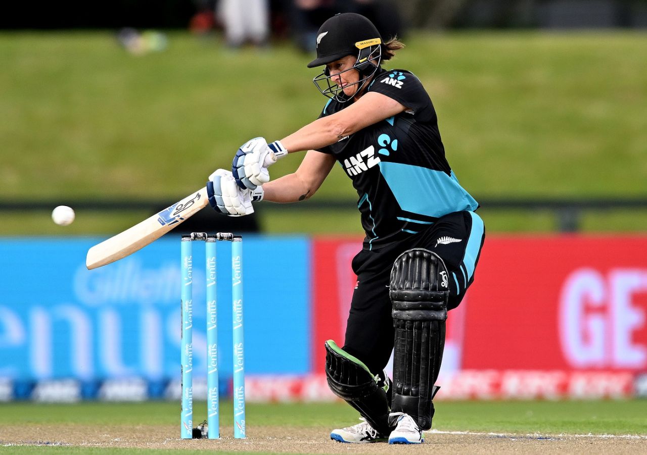 Sophie Devine plays a fierce cut during her rapid start, New Zealand vs Bangladesh, 1st women's T20I, Christchurch, December 12, 2022