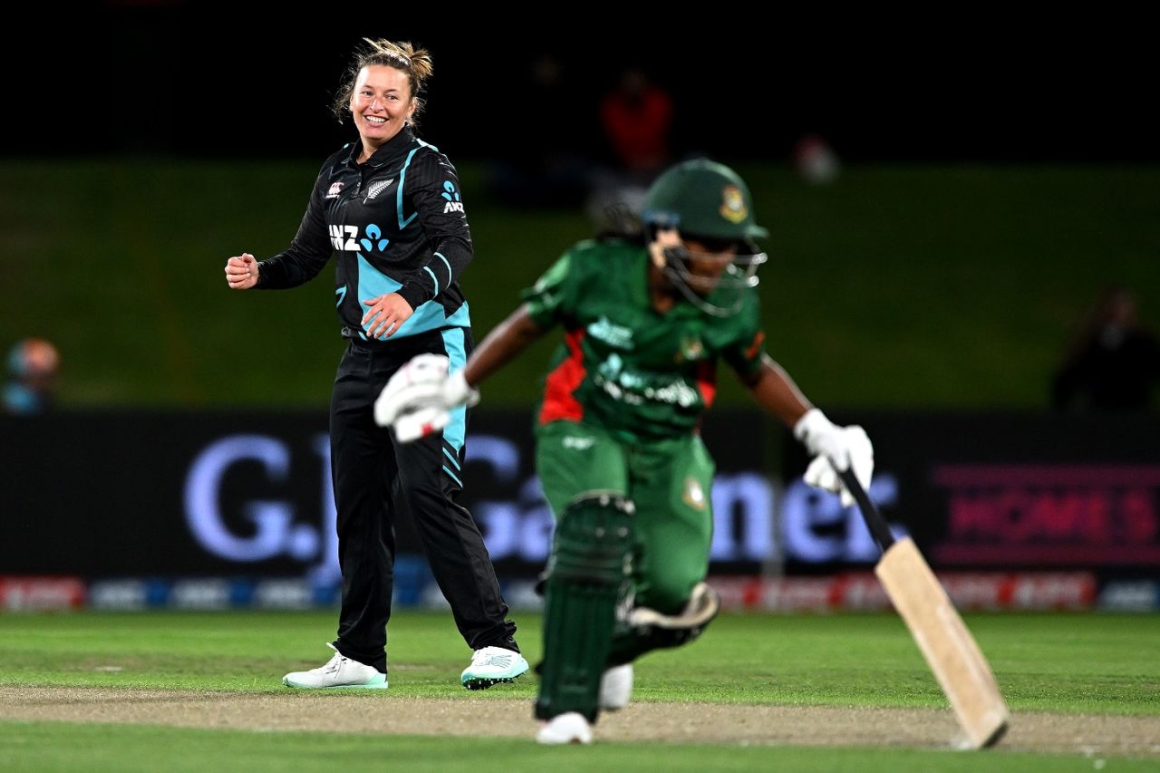 Hayley Jensen struck twice inside the powerplay, New Zealand vs Bangladesh, 1st women's T20I, Christchurch, December 2, 2022
