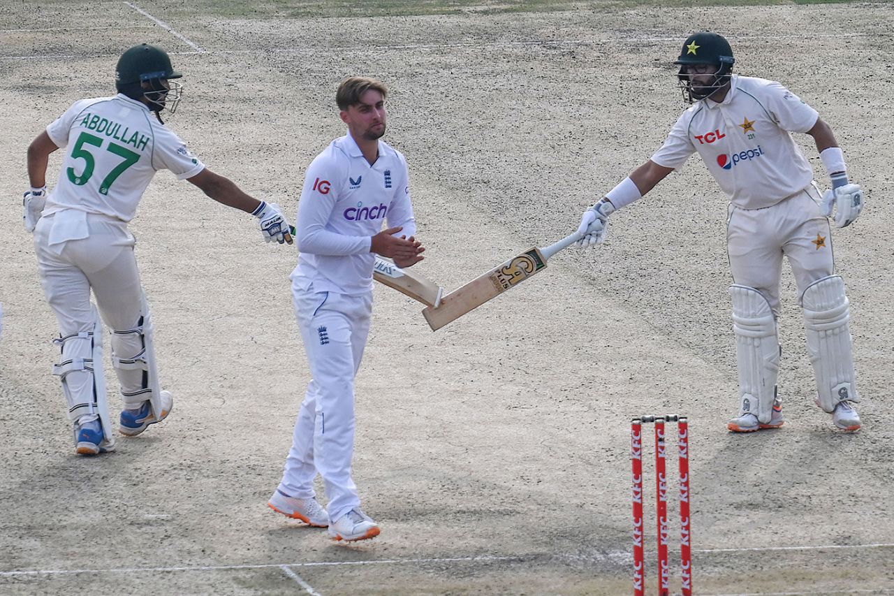 Abdullah Shafique and Imam-ul-Haq put on a solid opening stand, Pakistan vs England, 1st Test, Rawalpindi, 2nd day, December 2, 2022